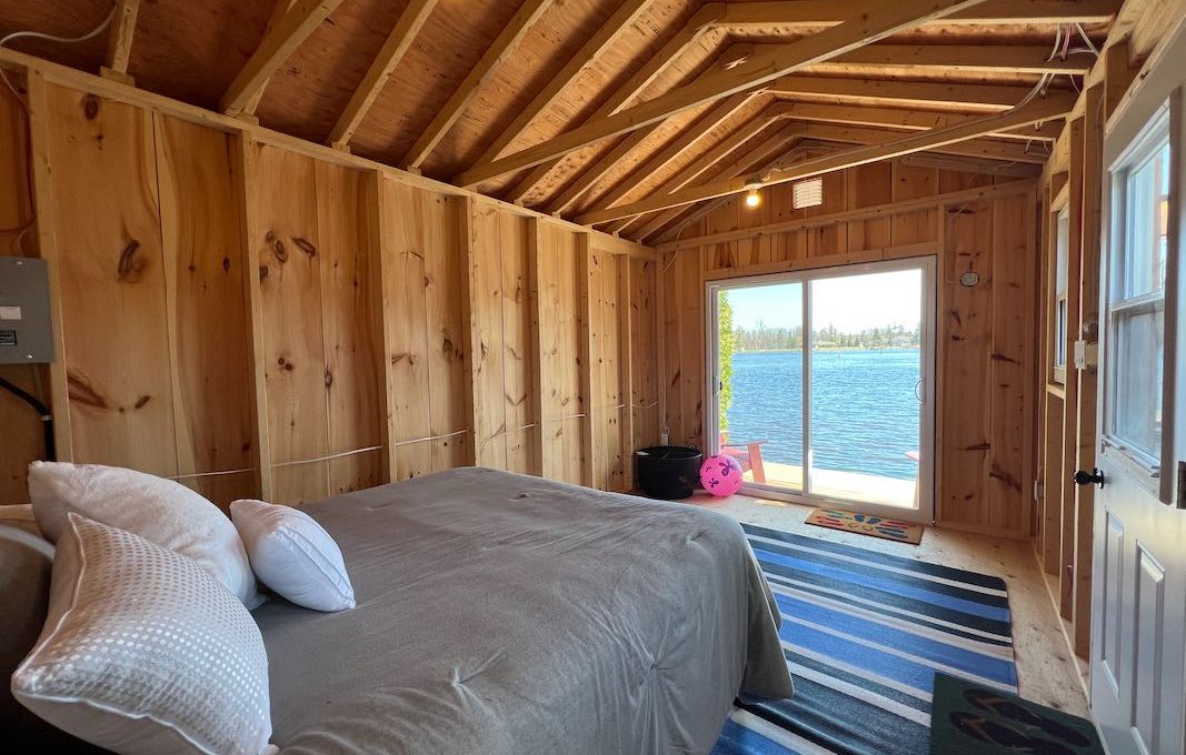 Luxury-Waterfront-Bungalow-On-Sturgeon-Lake-32
