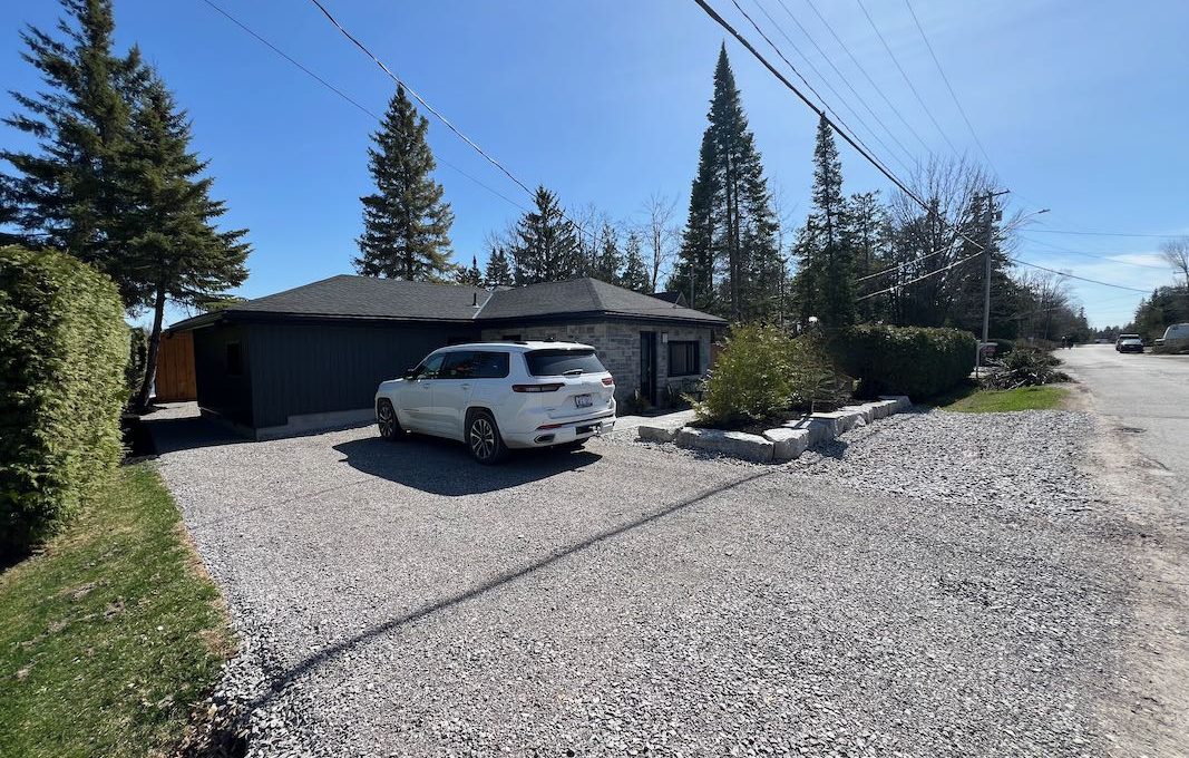 Luxury-Waterfront-Bungalow-On-Sturgeon-Lake-34