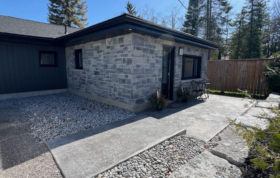 Luxury-Waterfront-Bungalow-On-Sturgeon-Lake-36