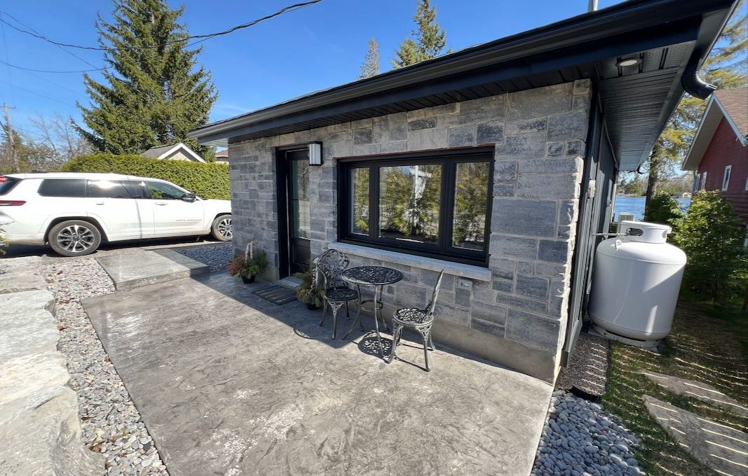 Luxury-Waterfront-Bungalow-On-Sturgeon-Lake-38
