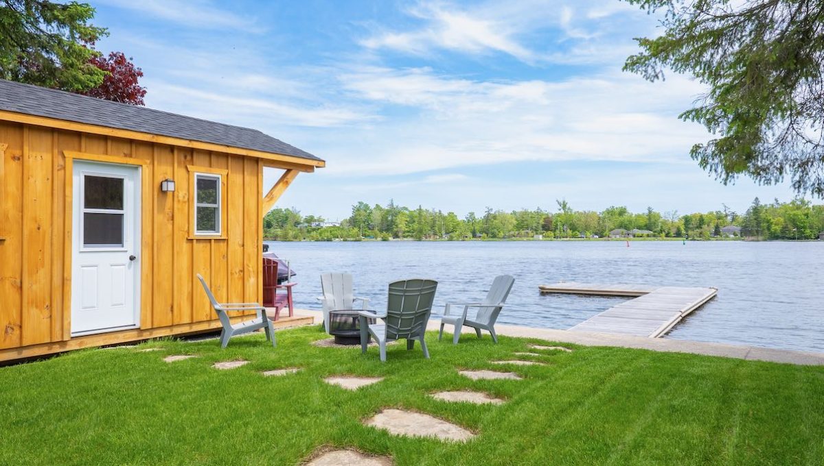 Luxury-Waterfront-Bungalow-On-Sturgeon-Lake-4