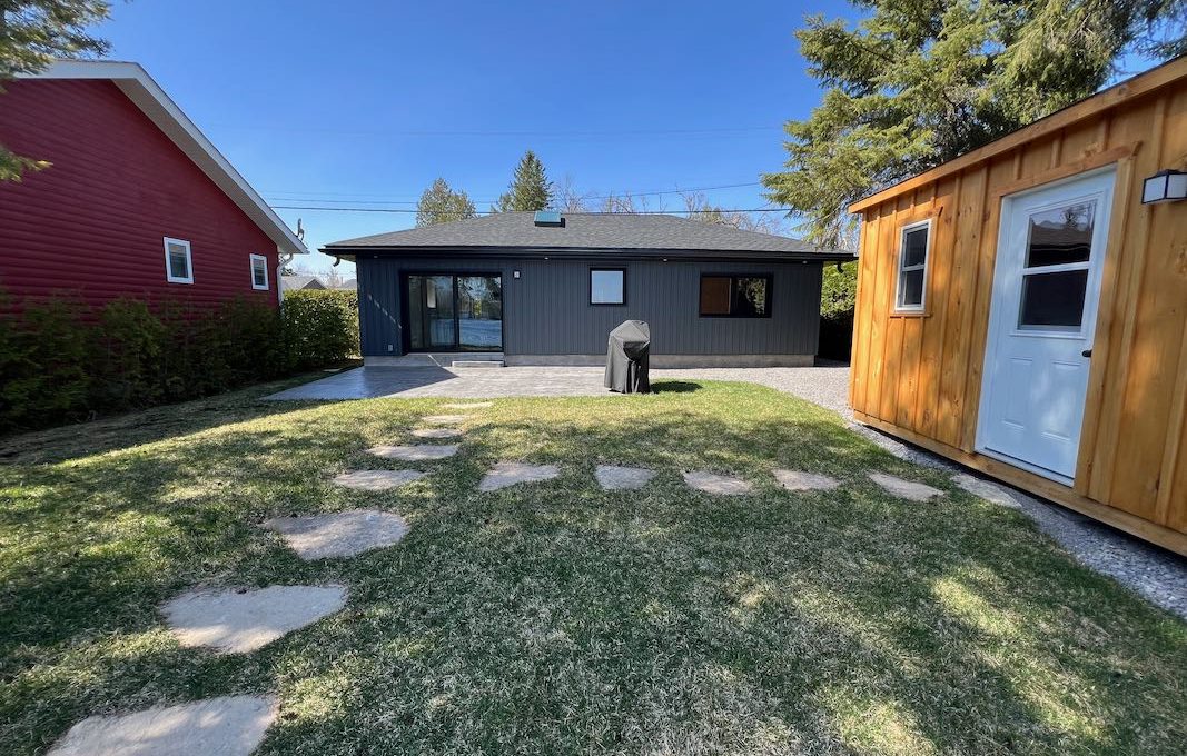 Luxury-Waterfront-Bungalow-On-Sturgeon-Lake-6