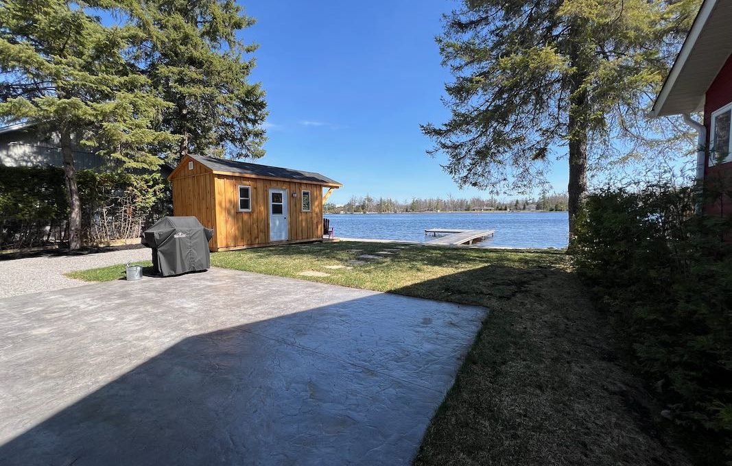 Luxury-Waterfront-Bungalow-On-Sturgeon-Lake-7