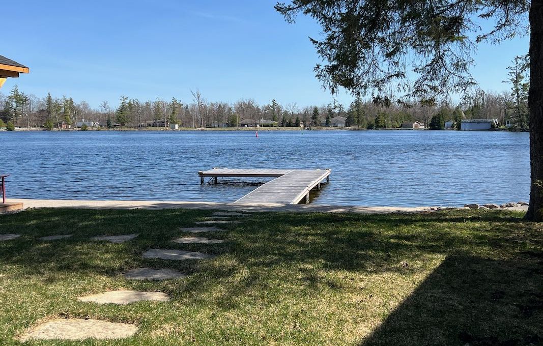 Luxury-Waterfront-Bungalow-On-Sturgeon-Lake-8