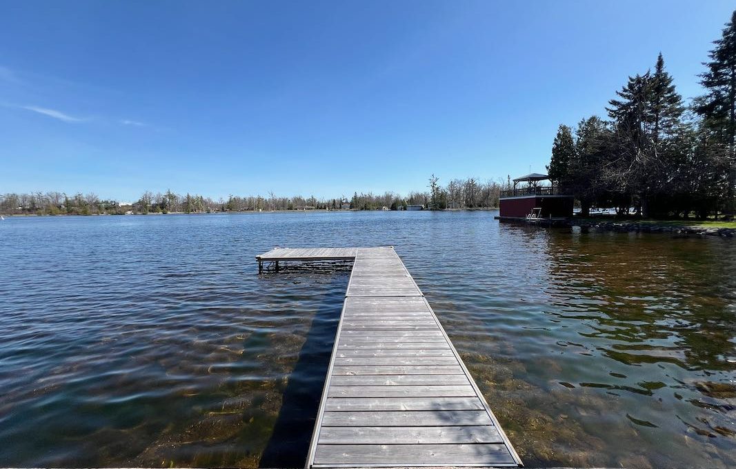 Luxury-Waterfront-Bungalow-On-Sturgeon-Lake-9