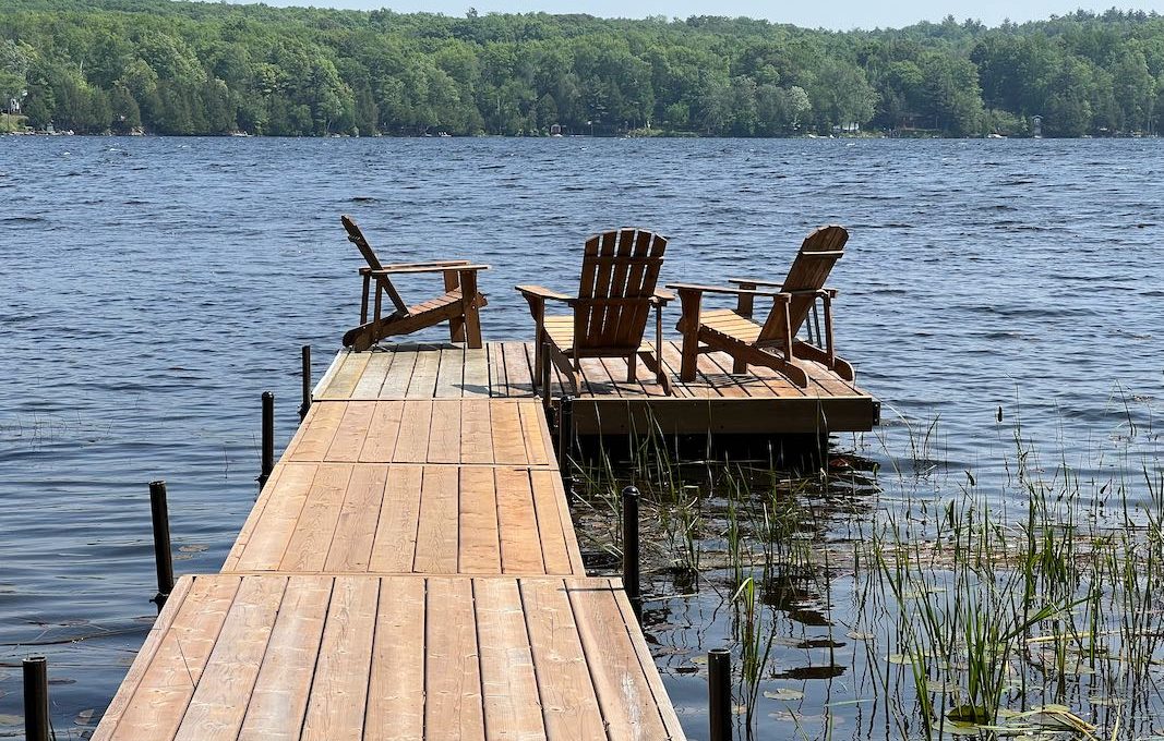 Secluded-Lakehouse-Retreat-on-Moira-Lake-10