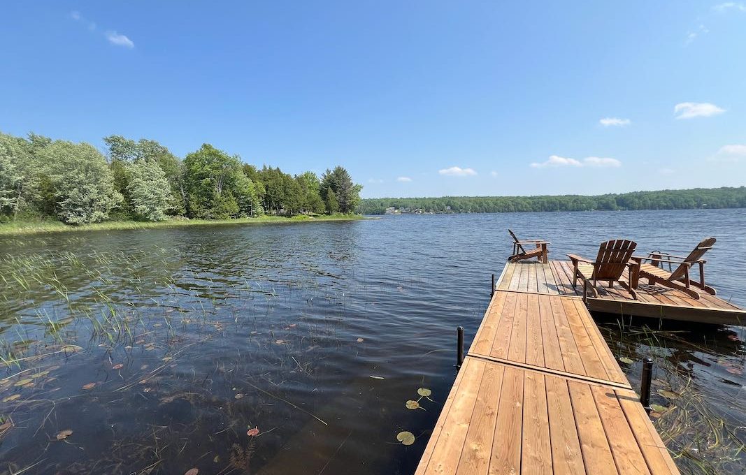 Secluded-Lakehouse-Retreat-on-Moira-Lake-12
