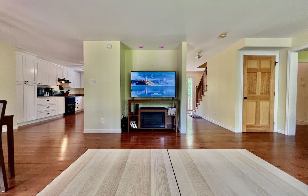 Secluded-Lakehouse-Retreat-on-Moira-Lake-26