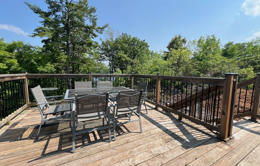 Secluded-Lakehouse-Retreat-on-Moira-Lake-3