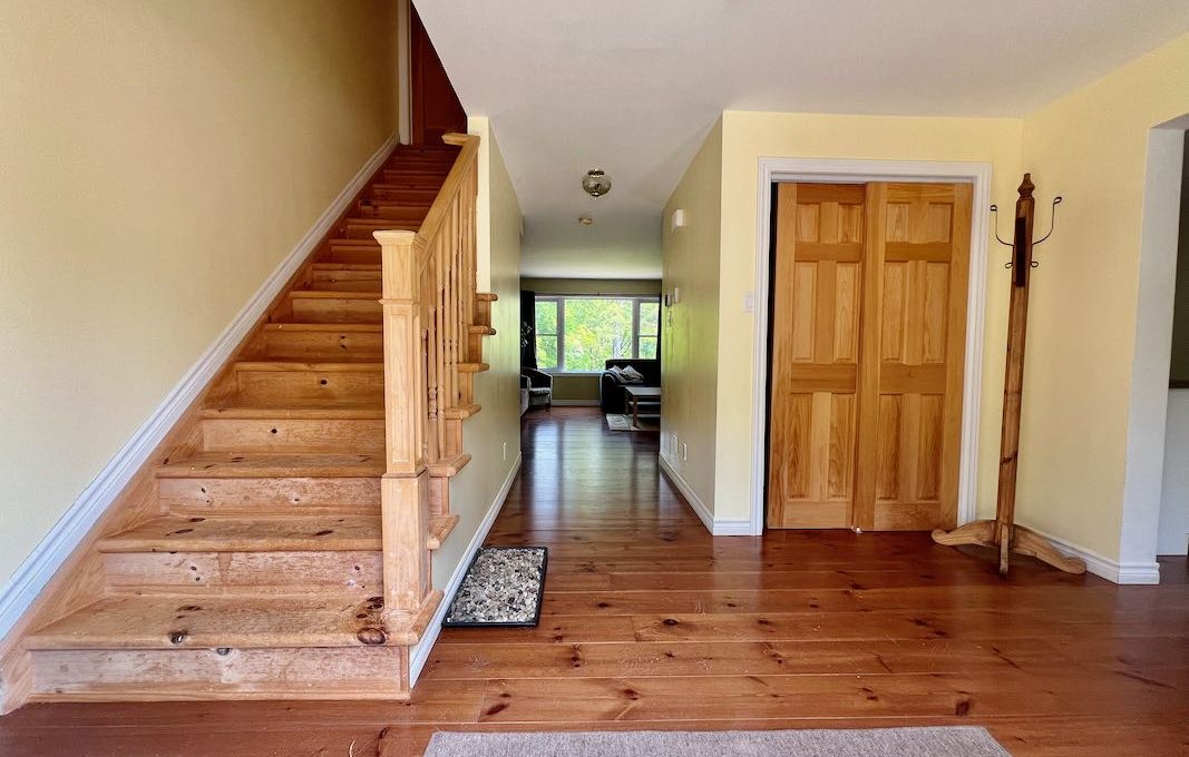 Secluded-Lakehouse-Retreat-on-Moira-Lake-34