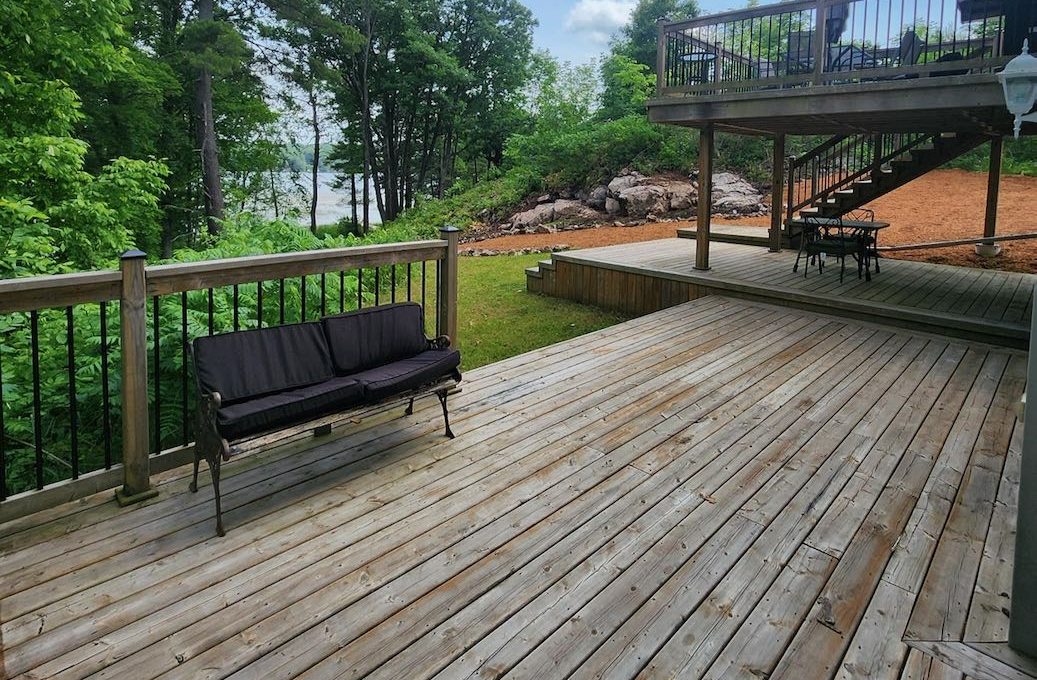 Secluded-Lakehouse-Retreat-on-Moira-Lake-4