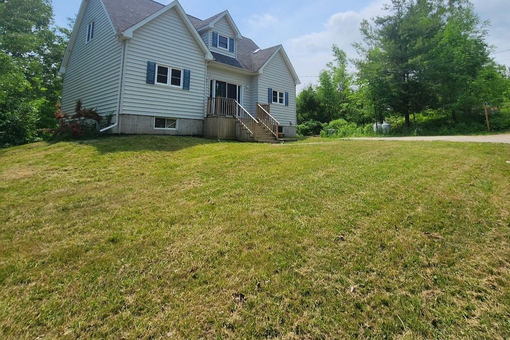 Secluded-Lakehouse-Retreat-on-Moira-Lake-47a