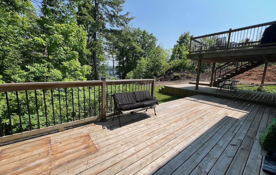 Secluded-Lakehouse-Retreat-on-Moira-Lake-5