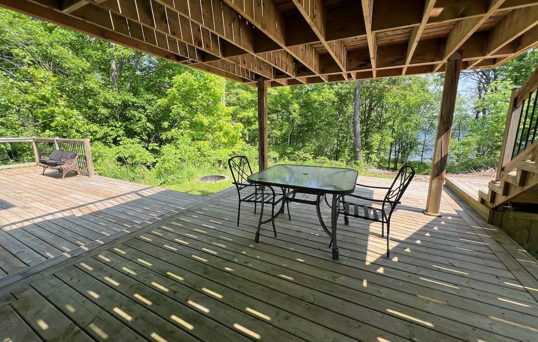 Secluded-Lakehouse-Retreat-on-Moira-Lake-6
