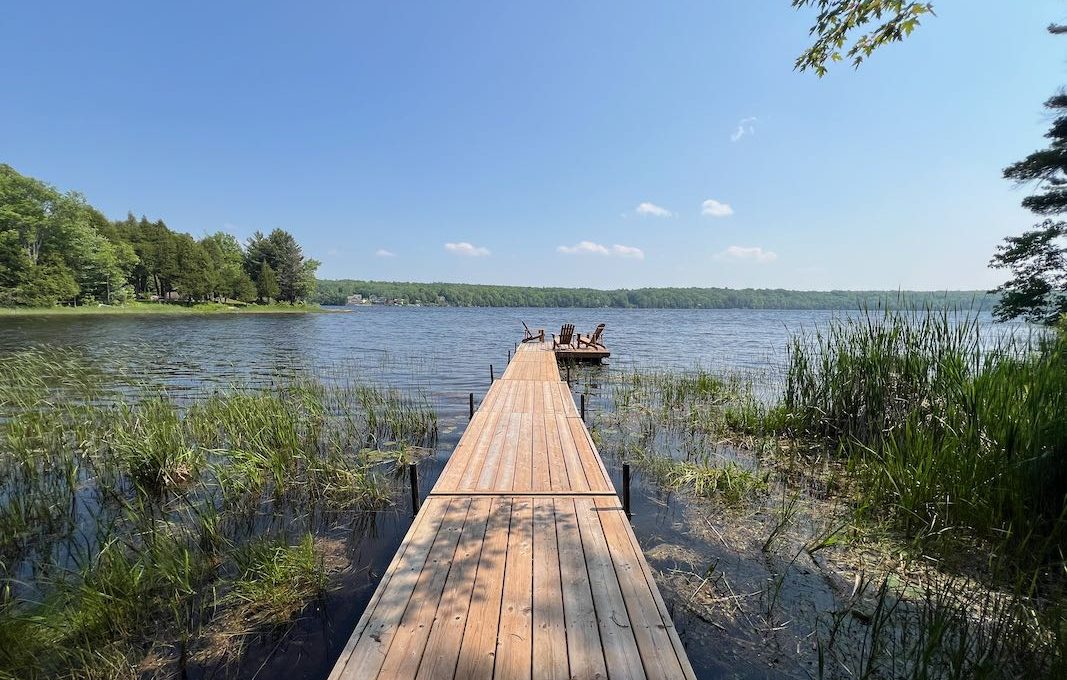 Secluded-Lakehouse-Retreat-on-Moira-Lake-8