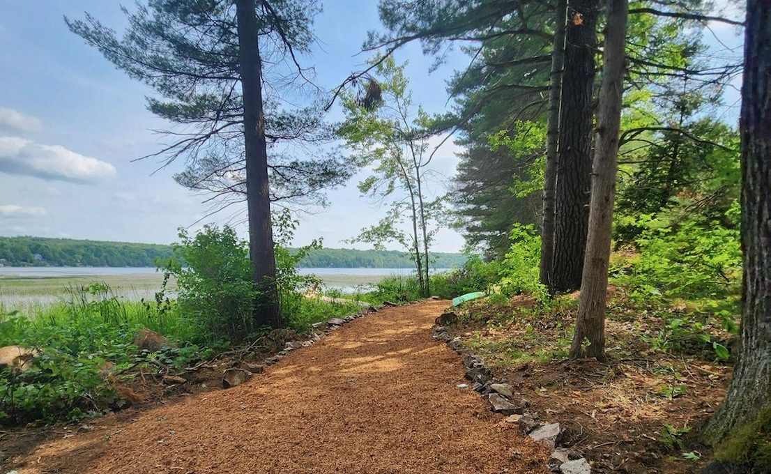 Secluded-Lakehouse-Retreat-on-Moira-Lake-8