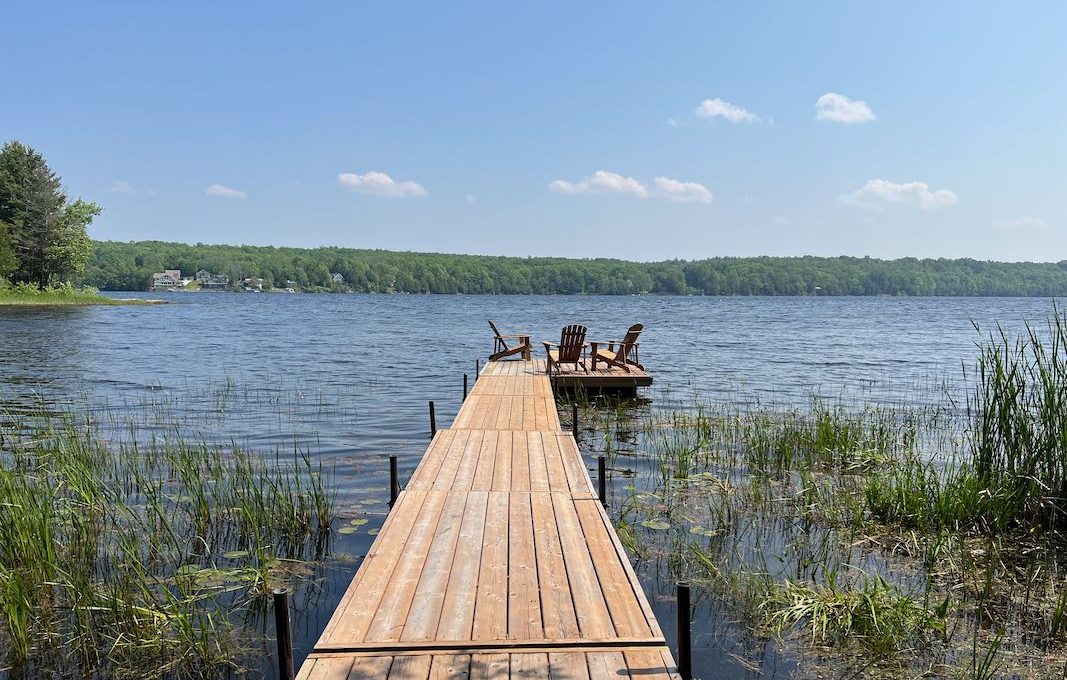 Secluded-Lakehouse-Retreat-on-Moira-Lake-9