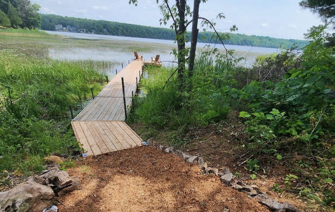 Secluded-Lakehouse-Retreat-on-Moira-Lake-9