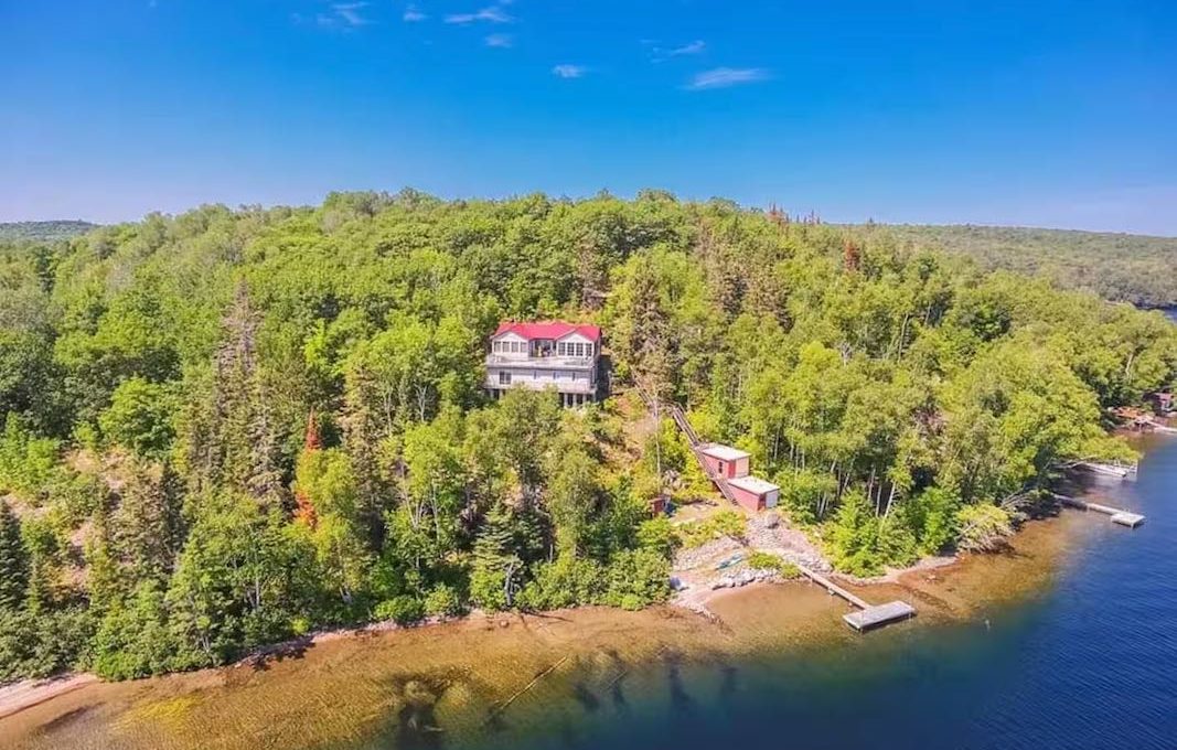 The-Lodge-On-Papineau-Lake-2