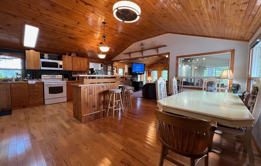 Bear Point Cottage on Kasshabog Lake-18