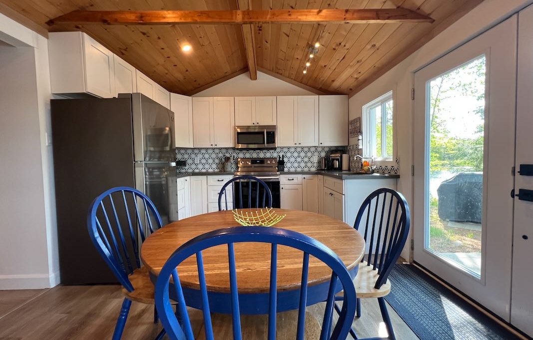 Family-Dream-Cottages-on-Mississagua-Lake-12