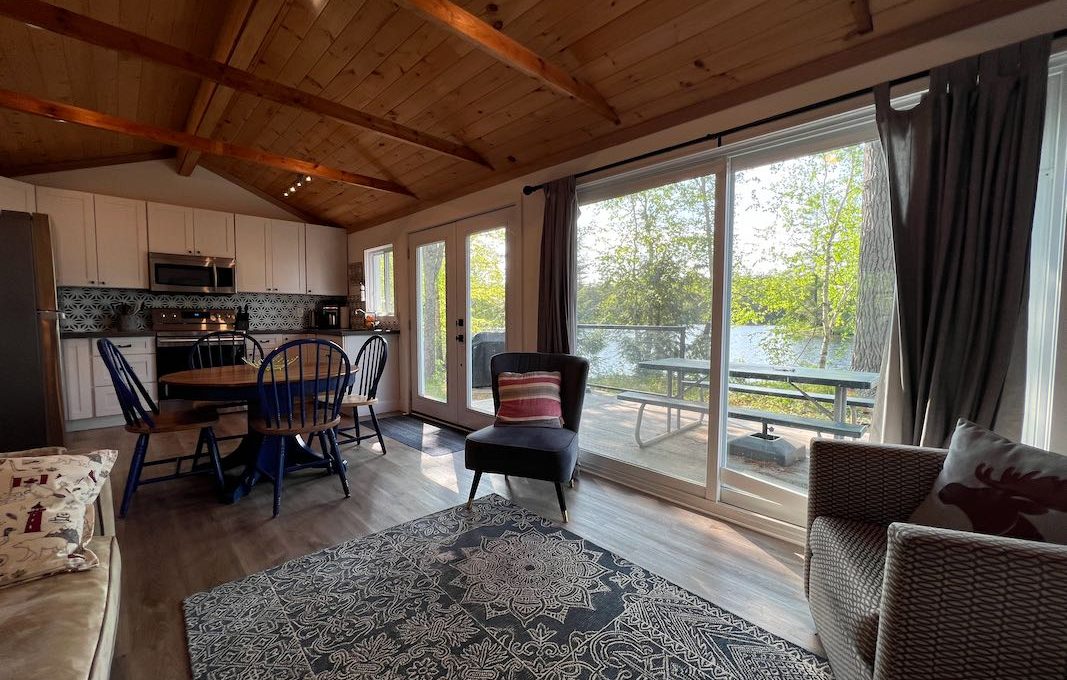 Family-Dream-Cottages-on-Mississagua-Lake-17
