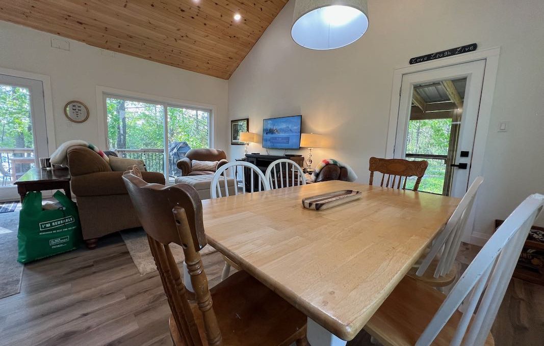 Family-Dream-Cottages-on-Mississagua-Lake-39