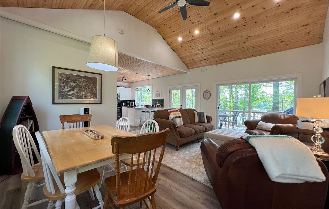 Family-Dream-Cottages-on-Mississagua-Lake-40