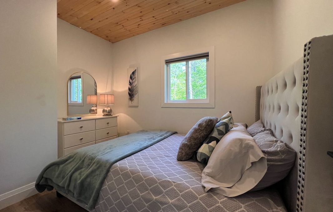 Family-Dream-Cottages-on-Mississagua-Lake-45