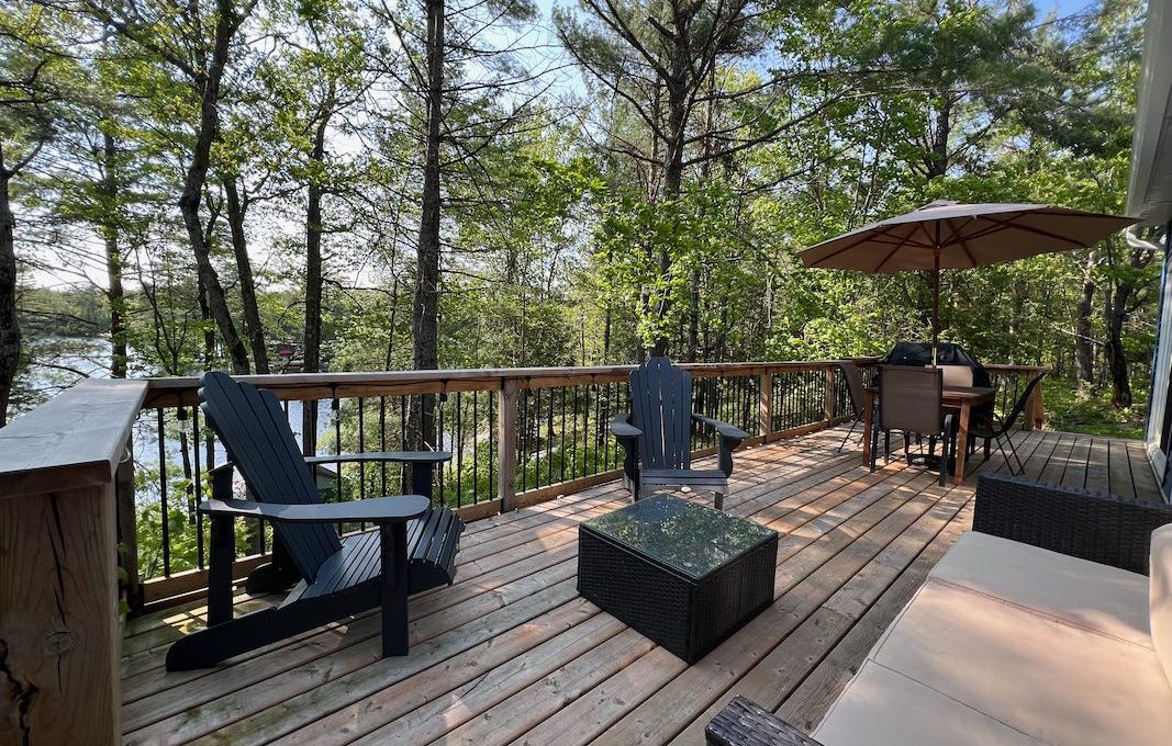 Family-Dream-Hilltop-Cottage-on-Mississagua-Lake-10