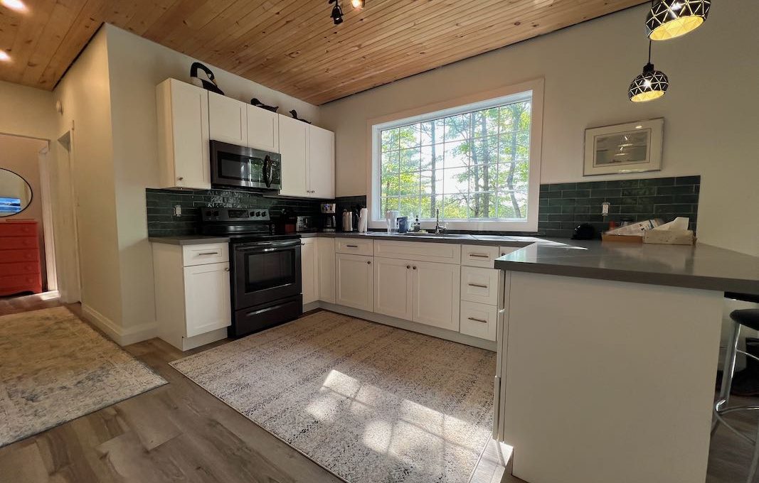 Family-Dream-Hilltop-Cottage-on-Mississagua-Lake-17