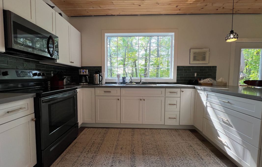 Family-Dream-Hilltop-Cottage-on-Mississagua-Lake-18