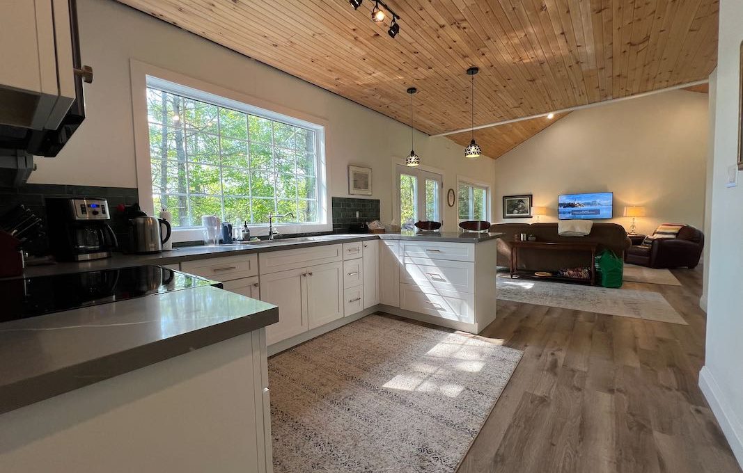 Family-Dream-Hilltop-Cottage-on-Mississagua-Lake-19