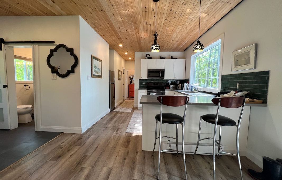 Family-Dream-Hilltop-Cottage-on-Mississagua-Lake-20