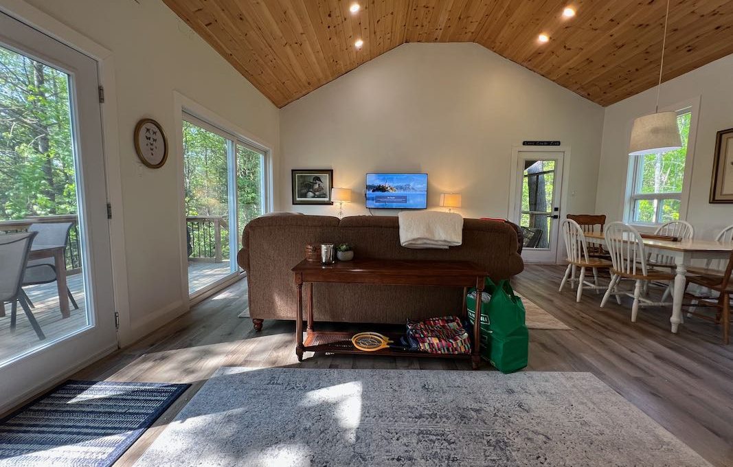 Family-Dream-Hilltop-Cottage-on-Mississagua-Lake-22