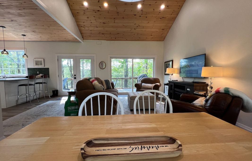 Family-Dream-Hilltop-Cottage-on-Mississagua-Lake-27