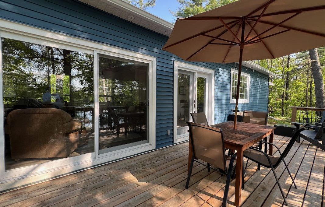 Family-Dream-Hilltop-Cottage-on-Mississagua-Lake-8