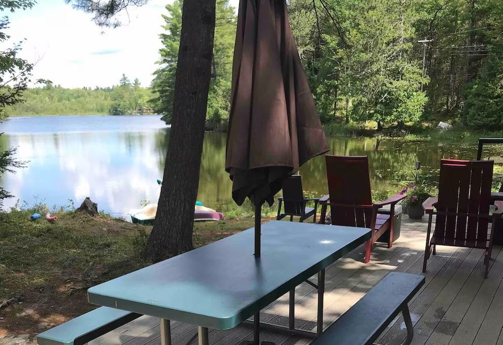 Family-Dream-Lakehouse-Cottage-on-Mississagua-Lake-14