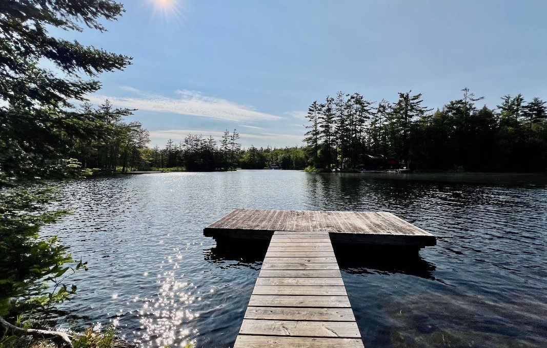 Family-Dream-Lakehouse-Cottage-on-Mississagua-Lake-15