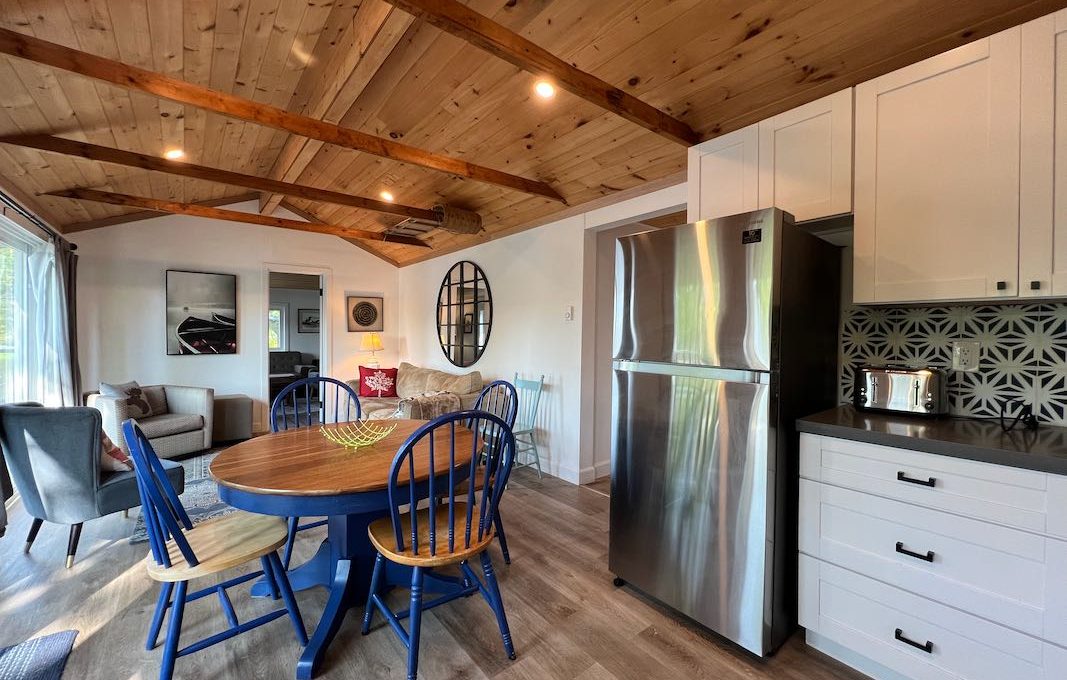 Family-Dream-Lakehouse-Cottage-on-Mississagua-Lake-27