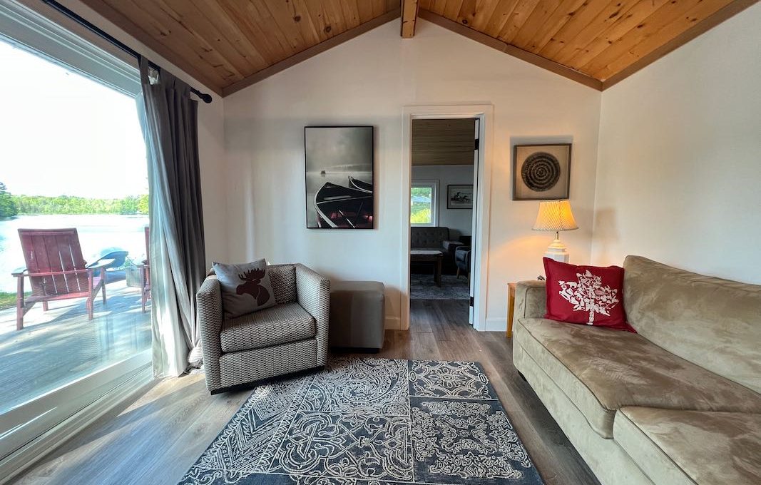 Family-Dream-Lakehouse-Cottage-on-Mississagua-Lake-33