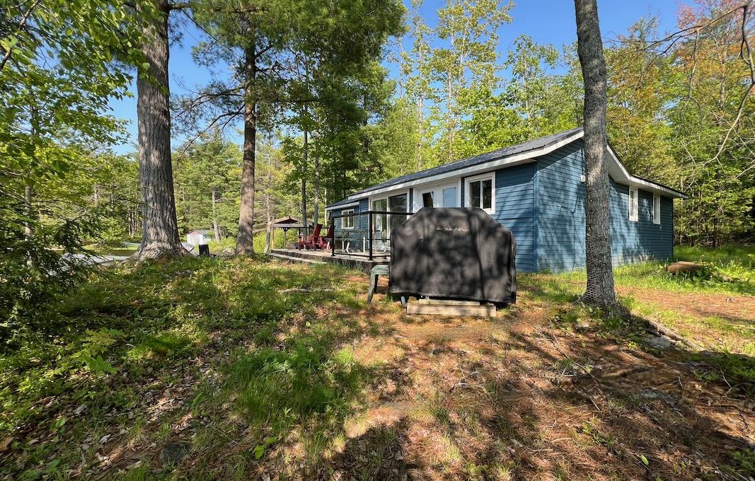 Family-Dream-Lakehouse-Cottage-on-Mississagua-Lake-4