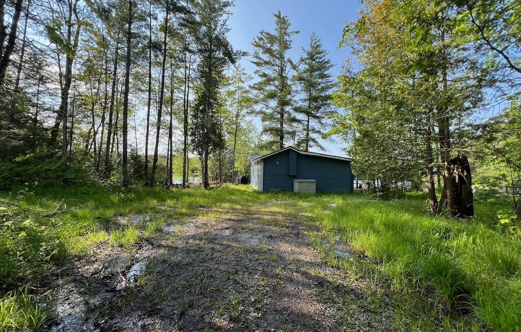 Family-Dream-Lakehouse-Cottage-on-Mississagua-Lake-44