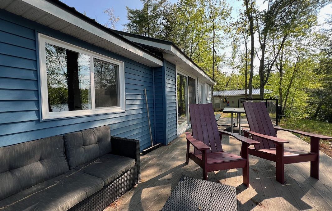 Family-Dream-Lakehouse-Cottage-on-Mississagua-Lake-8