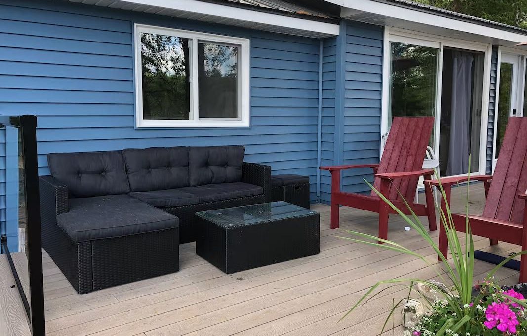 Family-Dream-Lakehouse-Cottage-on-Mississagua-Lake-9