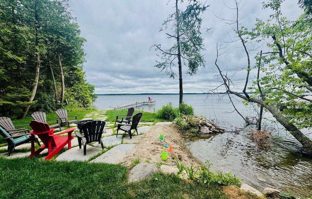 Waterfront-Cottage-On-Camelot-Balsam-Lake-10a
