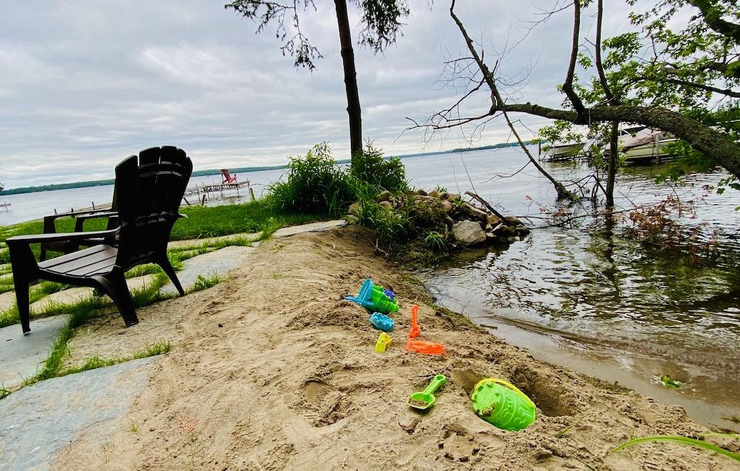 Waterfront-Cottage-On-Camelot-Balsam-Lake-10b