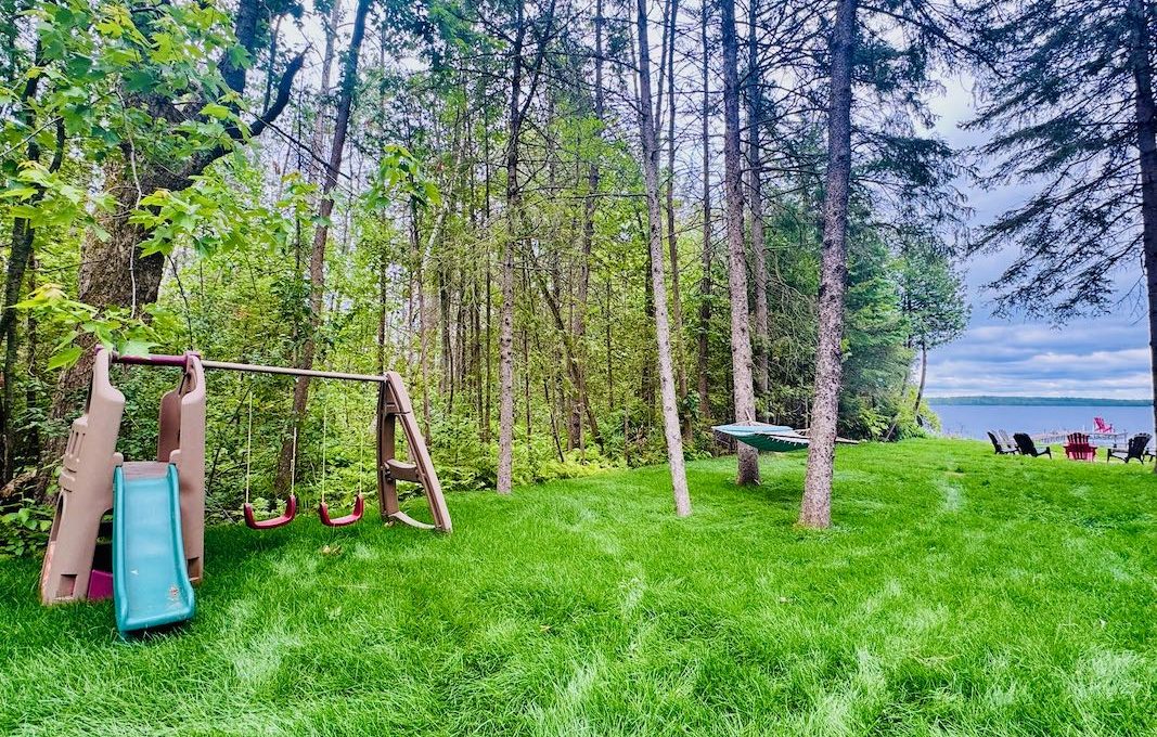 Waterfront-Cottage-On-Camelot-Balsam-Lake-13a