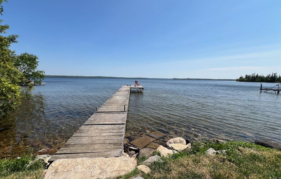 Waterfront-Cottage-On-Camelot-Balsam-Lake-19