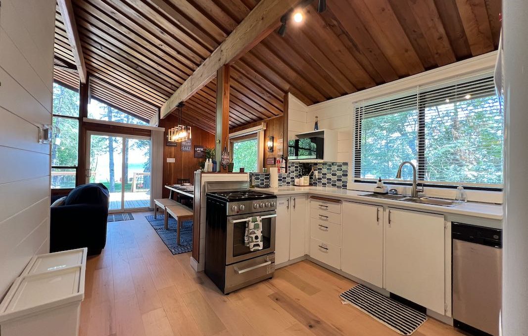 Waterfront-Cottage-On-Camelot-Balsam-Lake-20
